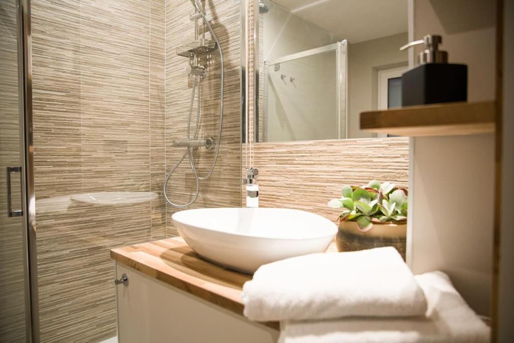 בונסלס Buenas Noches Villa Standing Piscine & Wellness מראה חיצוני תמונה